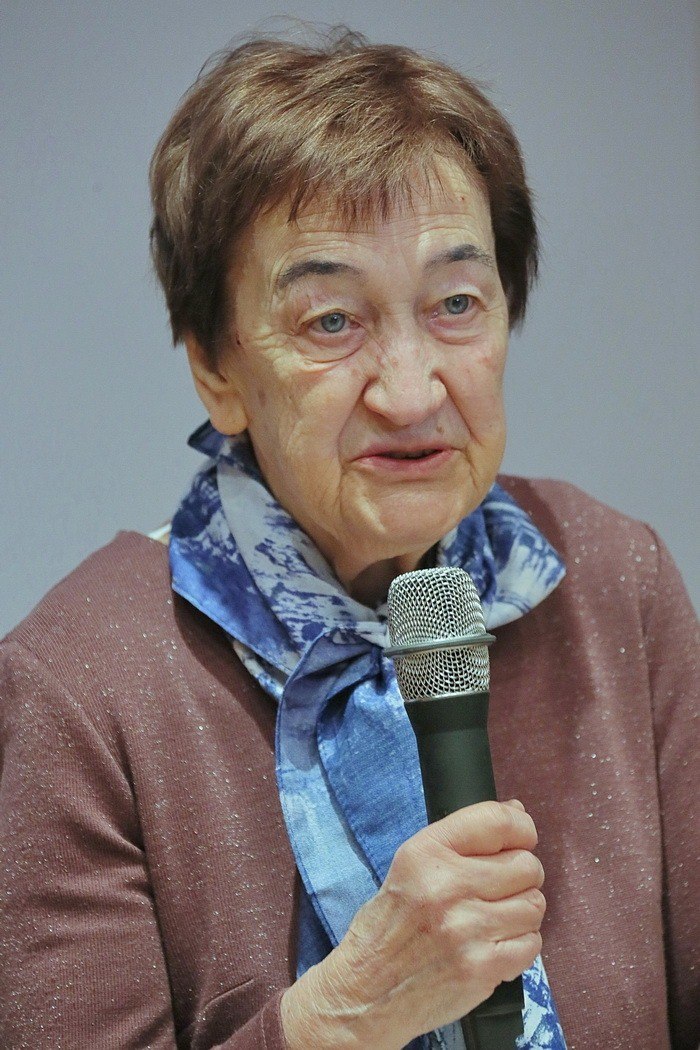 Вчера, 25 ноября, на 86-м году жизни скончалась председатель Новгородской организации Международной ассоциации блокадников Ленинграда, Заслуженный работник культуры РФ Людмила Ярош