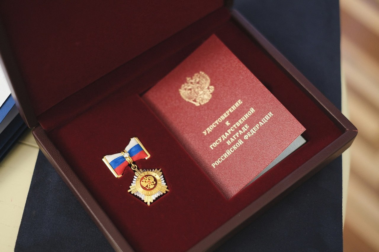 Александр Дронов поздравил новгородских мам с приближающимся праздником Александр Дронов поздравил новгородских мам с приближающимся праздником