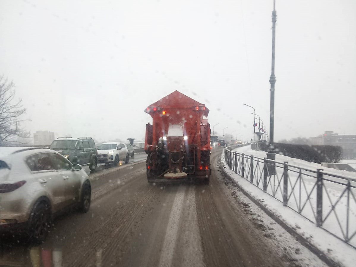 Александр Розбаум: Уважаемые Новгородцы!. Более 100 единиц техники и специалистов ручного труда вышли сегодня на уборку города