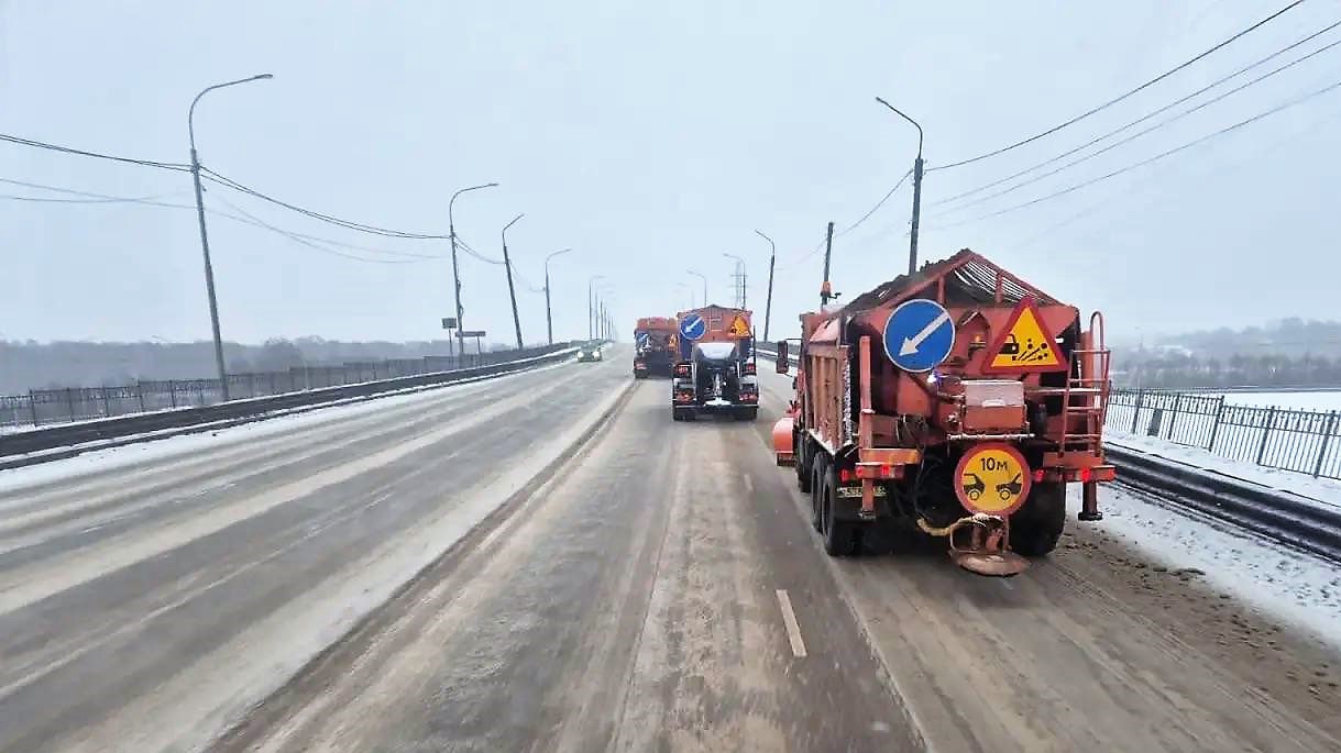 Александр Розбаум: Уважаемые Новгородцы!. Более 100 единиц техники и специалистов ручного труда вышли сегодня на уборку города Александр Розбаум: Уважаемые Новгородцы!. Более 100 единиц техники и специалистов ручного труда вышли сегодня на уборку города