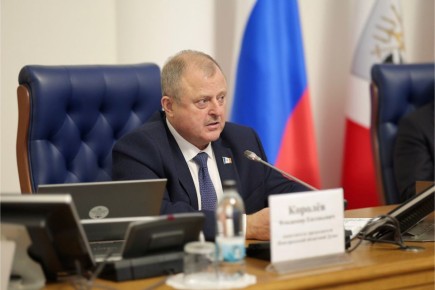 Руководители фракций Новгородской областной Думы прокомментировали принятие бюджета области 2026-2028 гг. в первом чтении