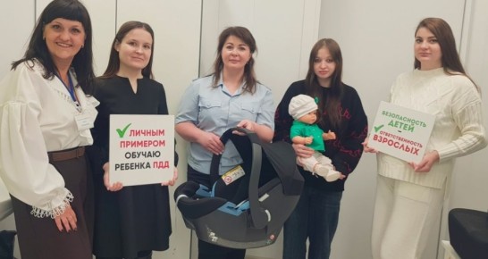 На площадке Валдайского многопрофильного медицинского центра в рамках профилактического мероприятия «Ваш пассажир – ребенок!» прошел очередной тренинг по обучению будущих мам правилам перевозки детей в салонах автомобилей