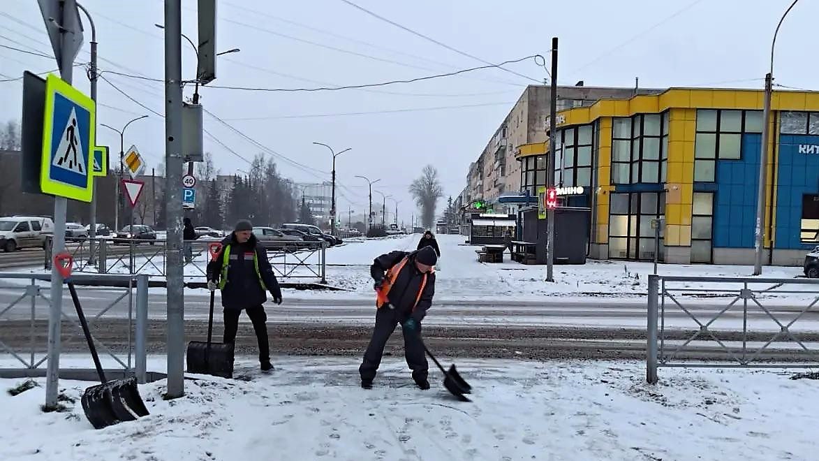 Александр Розбаум: Уважаемые Новгородцы!. Более 100 единиц техники и специалистов ручного труда вышли сегодня на уборку города Александр Розбаум: Уважаемые Новгородцы!. Более 100 единиц техники и специалистов ручного труда вышли сегодня на уборку города