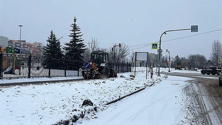 Александр Розбаум: Уважаемые Новгородцы!. Более 100 единиц техники и специалистов ручного труда вышли сегодня на уборку города Александр Розбаум: Уважаемые Новгородцы!. Более 100 единиц техники и специалистов ручного труда вышли сегодня на уборку города