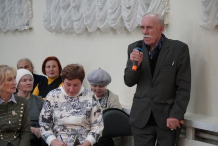 Александр Розбаум: Уважаемые Новгородцы!. Сегодня вечером в школе № 13 встретился с активными жителями Торговой стороны и Державинского микрорайона