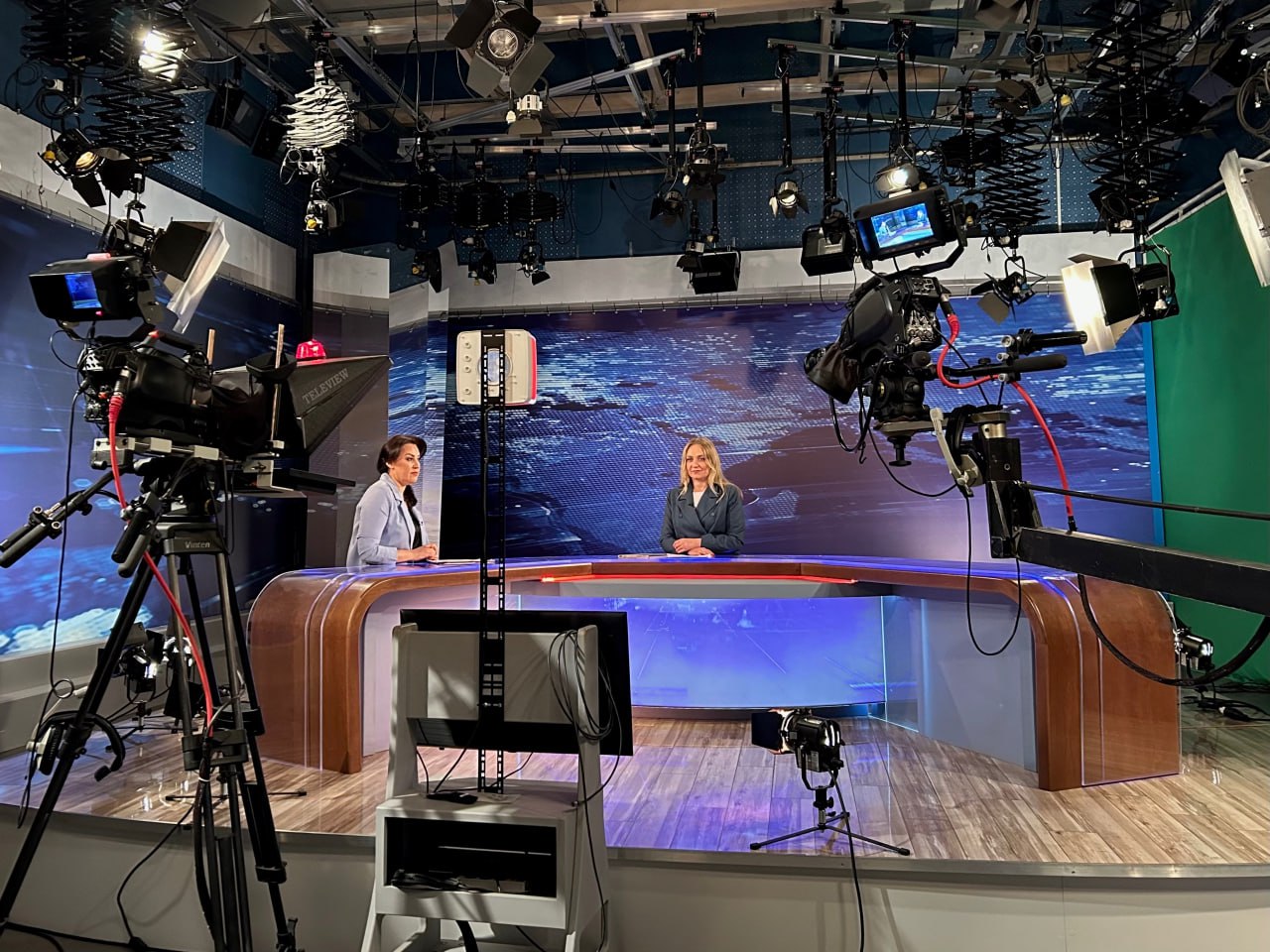 Первый замминистра Алла Алексеева в рамках программы «Вести - Интервью» обсудили с Олесей Ивановой предварительные итоги дорожного сезона, работу общественного транспорта и планы на следующий год