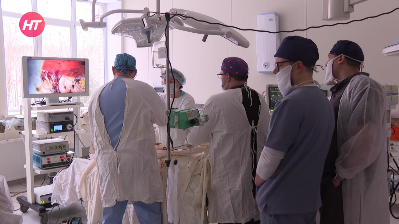 В Великом Новгороде московские хирурги провели онлайн мастер-класс по лапароскопическому удалению грыжи В Великом Новгороде московские хирурги провели онлайн мастер-класс по лапароскопическому удалению грыжи