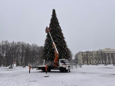 Стала известна дата зажжения огней на главной новогодней ёлке Великого Новгорода