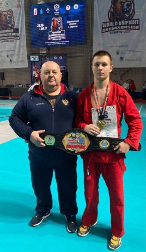 Новгородский спортсмен Лев Трофимов завоевал золото и бронзу на соревнованиях по универсальному бою