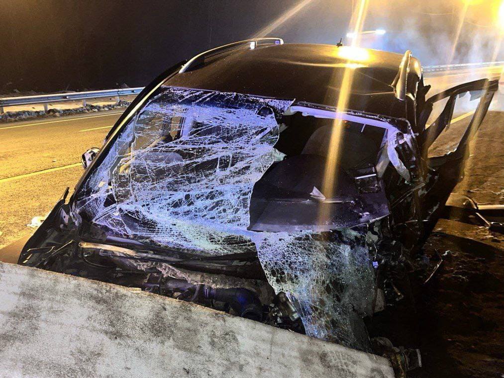 Сотрудниками новгородской Госавтоинспекции устанавливаются причины и обстоятельства смертельного ДТП