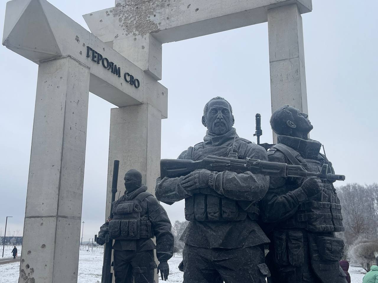 Участники проекта «СВОи Герои 53» возложили цветы к памятнику «Героям СВО» в парке Оккервиль в Кудрово Участники проекта «СВОи Герои 53» возложили цветы к памятнику «Героям СВО» в парке Оккервиль в Кудрово