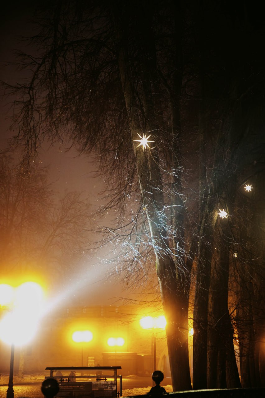 Новгородский кремль в мягкой дымке туманного декабрьского вечера Новгородский кремль в мягкой дымке туманного декабрьского вечера