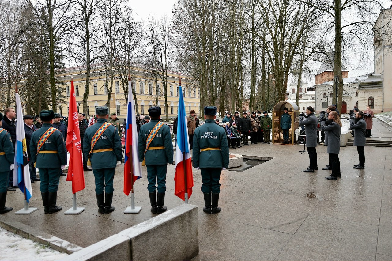 Новгородцы почтили память павших воинов в День Неизвестного Солдата Новгородцы почтили память павших воинов в День Неизвестного Солдата