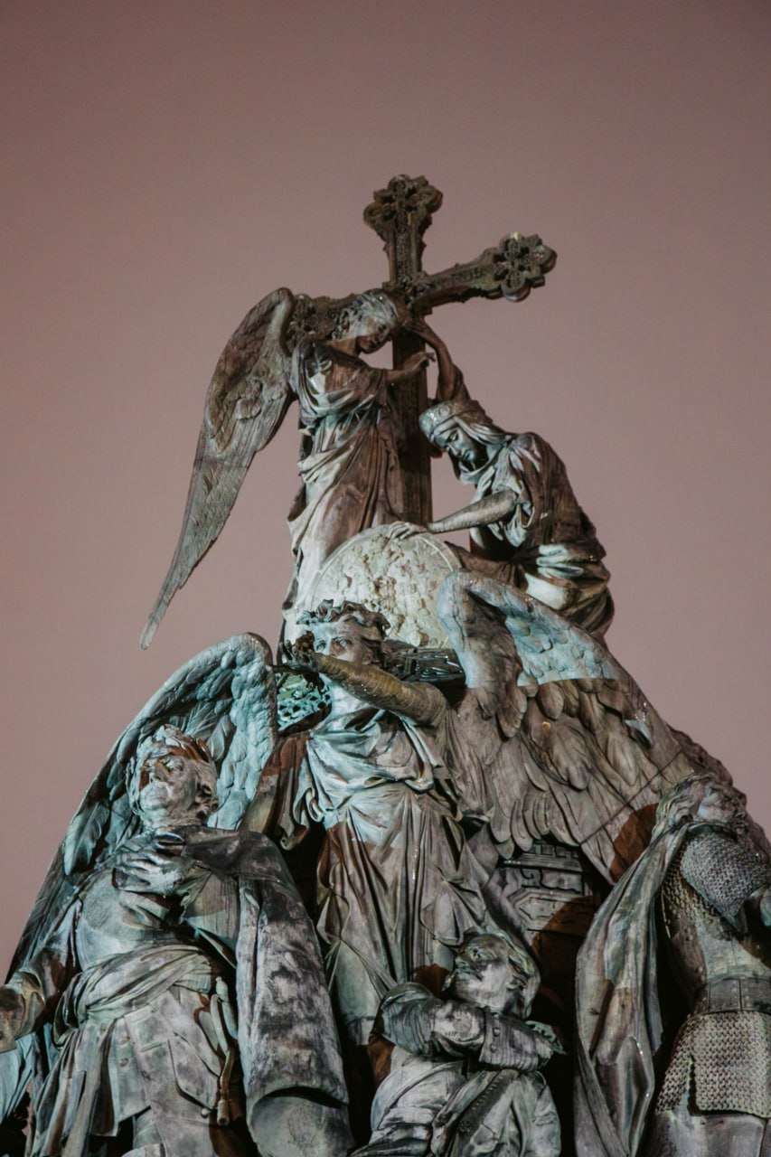 Новгородский кремль в мягкой дымке туманного декабрьского вечера Новгородский кремль в мягкой дымке туманного декабрьского вечера