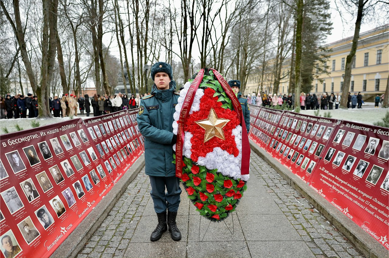 Новгородцы почтили память павших воинов в День Неизвестного Солдата Новгородцы почтили память павших воинов в День Неизвестного Солдата