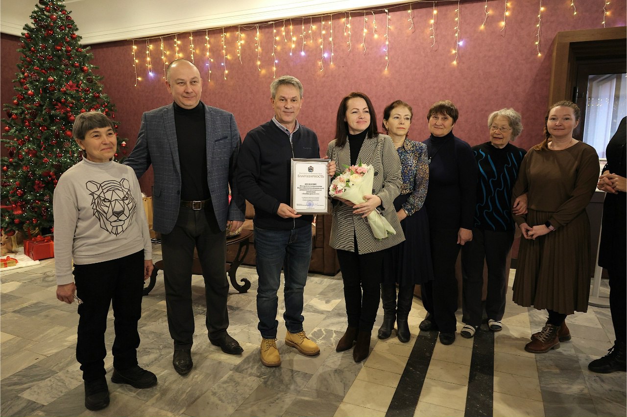 В преддверии Дня добровольца депутаты поблагодарили волонтёров новгородского движения «Золотые руки ангела» В преддверии Дня добровольца депутаты поблагодарили волонтёров новгородского движения «Золотые руки ангела»