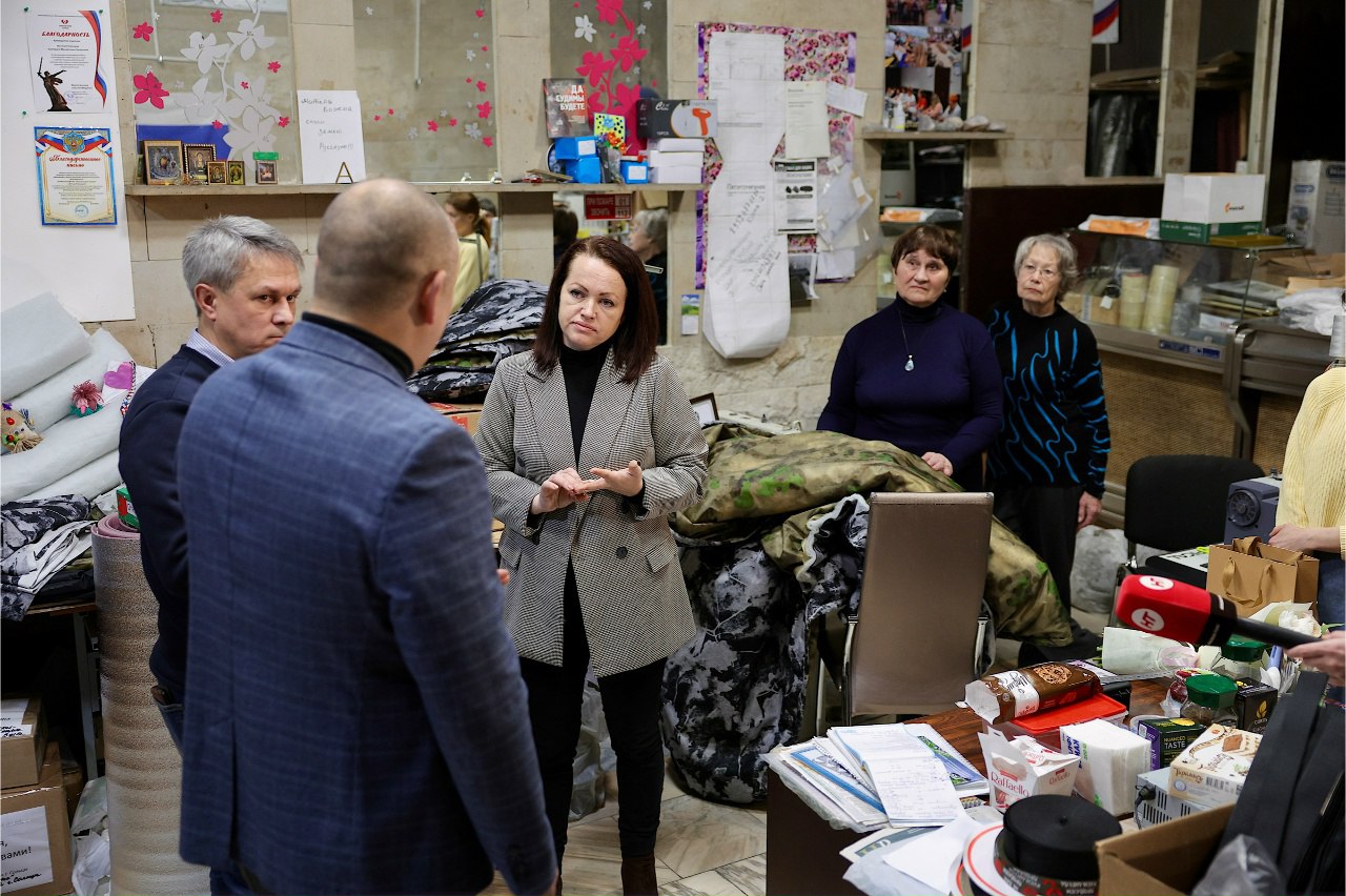 В преддверии Дня добровольца депутаты поблагодарили волонтёров новгородского движения «Золотые руки ангела» В преддверии Дня добровольца депутаты поблагодарили волонтёров новгородского движения «Золотые руки ангела»