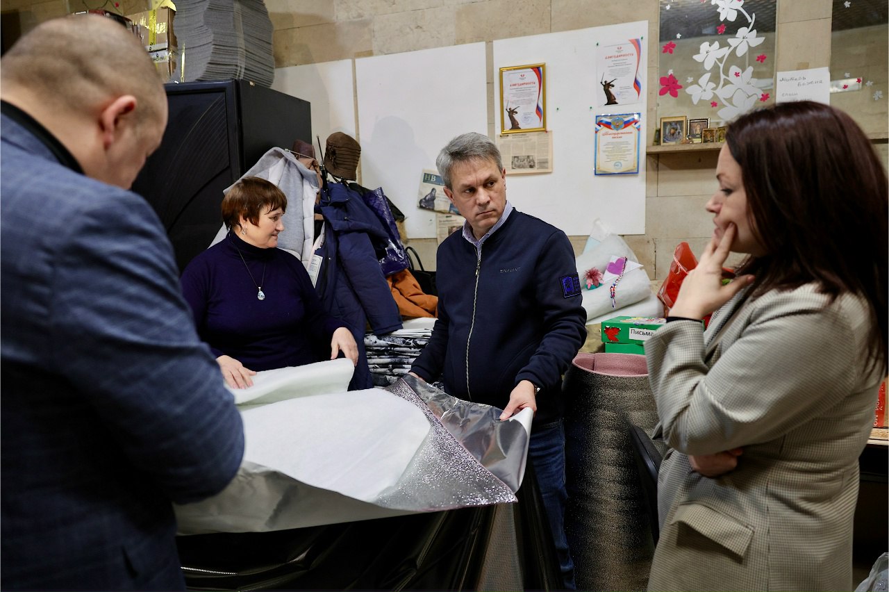 В преддверии Дня добровольца депутаты поблагодарили волонтёров новгородского движения «Золотые руки ангела» В преддверии Дня добровольца депутаты поблагодарили волонтёров новгородского движения «Золотые руки ангела»