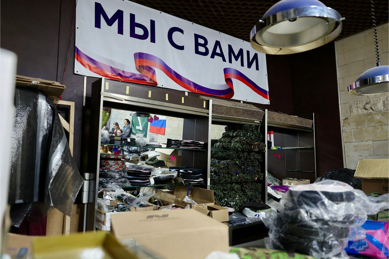 В преддверии Дня добровольца депутаты поблагодарили волонтёров новгородского движения «Золотые руки ангела» В преддверии Дня добровольца депутаты поблагодарили волонтёров новгородского движения «Золотые руки ангела»