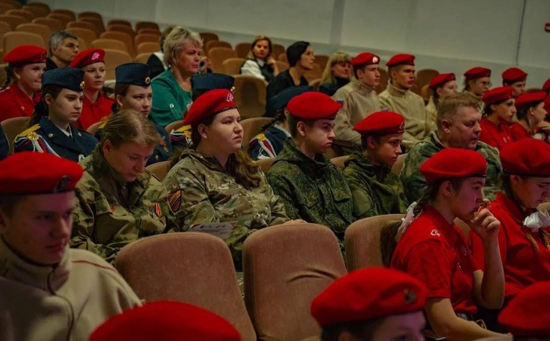 В областном Доме молодёжи прошёл региональный слёт-конкурс юнармейцев «ЮНАРМИЯ» В областном Доме молодёжи прошёл региональный слёт-конкурс юнармейцев «ЮНАРМИЯ»