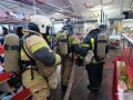 Слаженность и скорость!. В торговом центре «Сплав» в Старой Руссе прошло пожарно-тактическое занятие