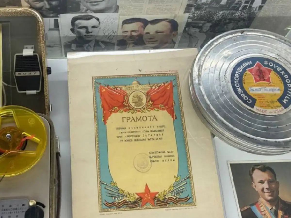 В новгородской школе № 13 открыли музей истории космонавтики В новгородской школе № 13 открыли музей истории космонавтики