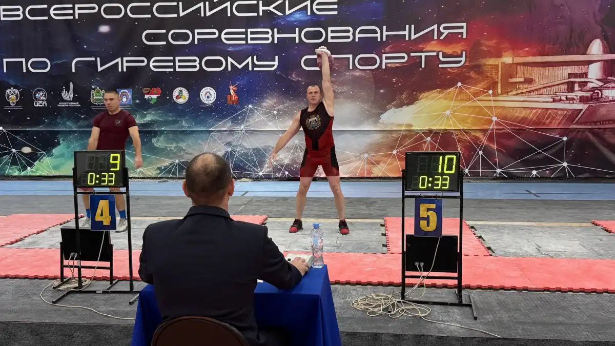 Новгородский гиревик выиграл бронзу всероссийского турнира