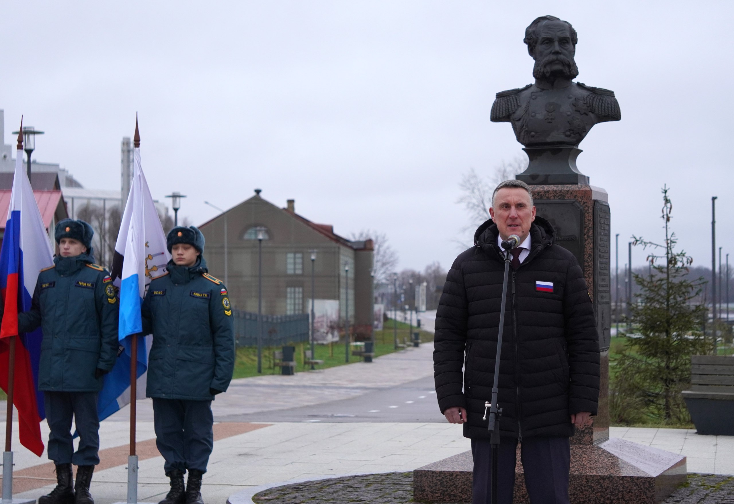 Сегодня, в День Героев Отечества, прошла молодежная акция «Я горжусь» Сегодня, в День Героев Отечества, прошла молодежная акция «Я горжусь»