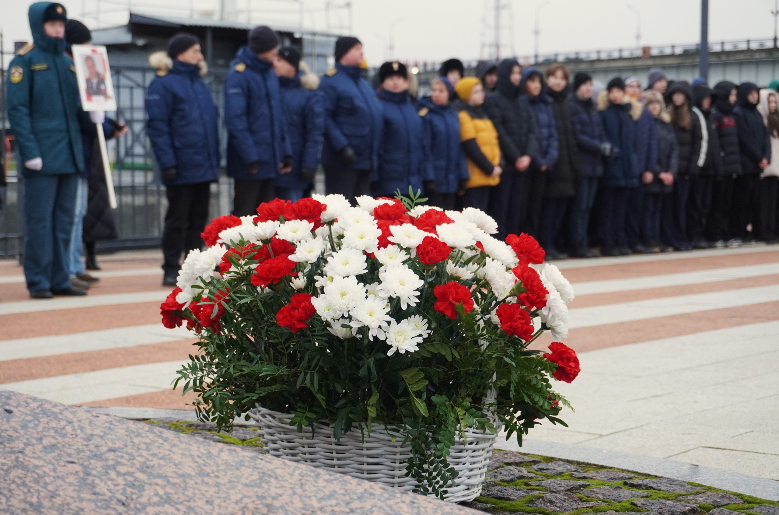 Сегодня, в День Героев Отечества, прошла молодежная акция «Я горжусь» Сегодня, в День Героев Отечества, прошла молодежная акция «Я горжусь»