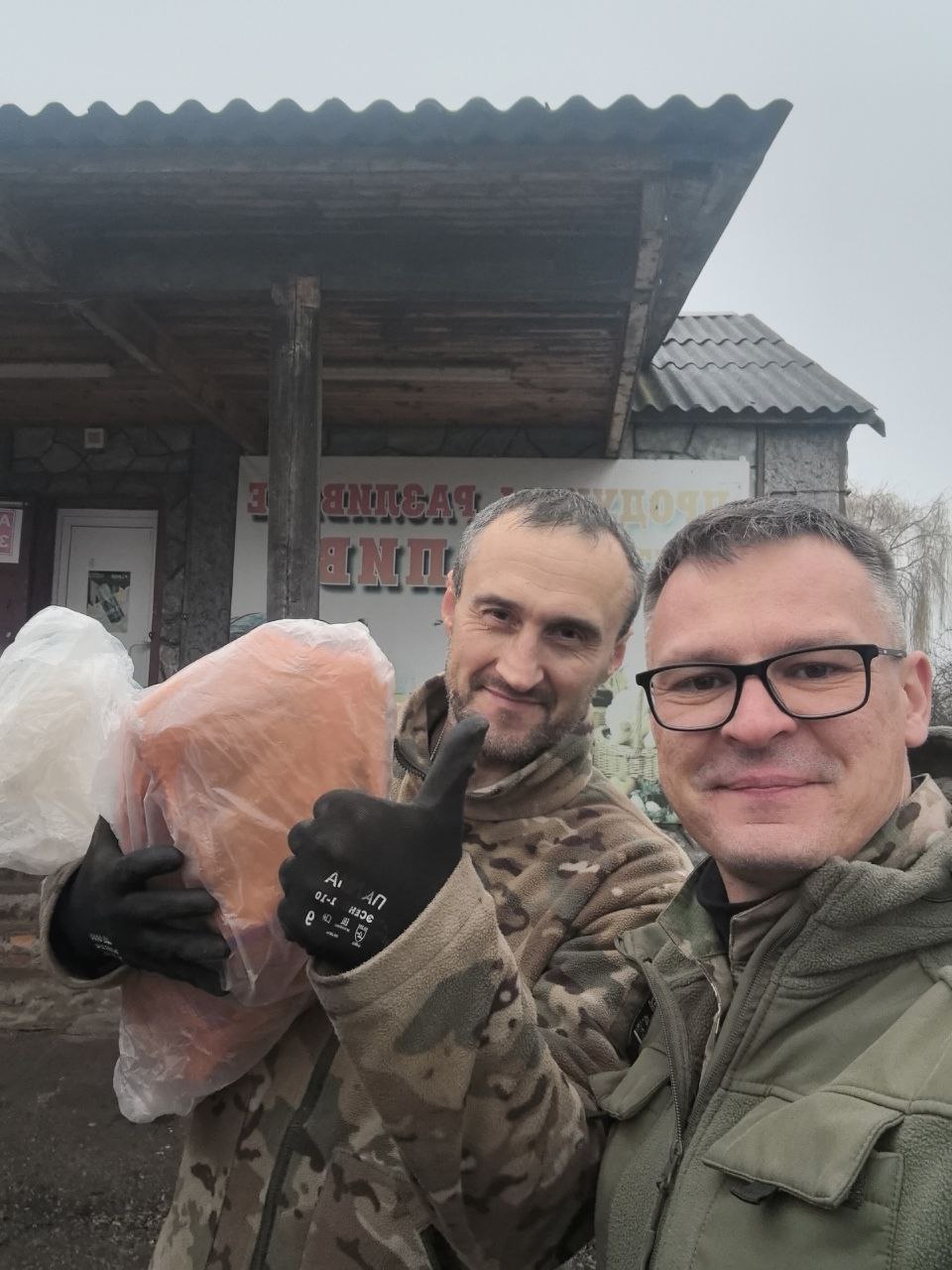 Максим Бомбин доставил гуманитарный груз в зону спецоперации Максим Бомбин доставил гуманитарный груз в зону спецоперации