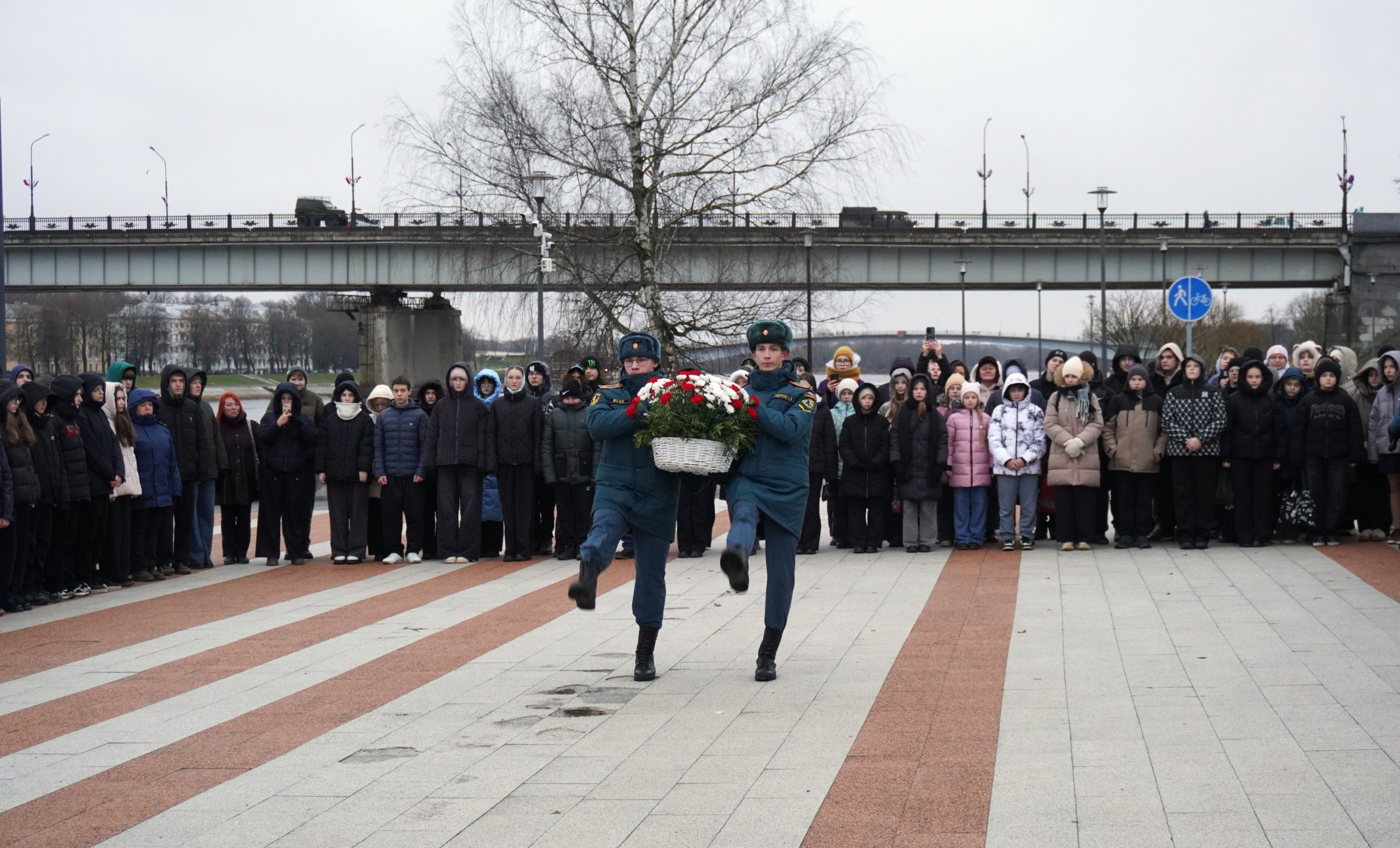 Сегодня, в День Героев Отечества, прошла молодежная акция «Я горжусь» Сегодня, в День Героев Отечества, прошла молодежная акция «Я горжусь»