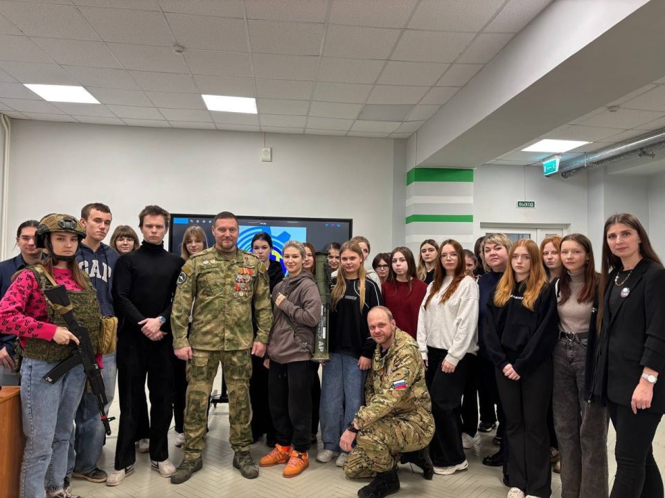 Участники проекта «Свои Герои 53» провели урок мужества в новгородском агротехе