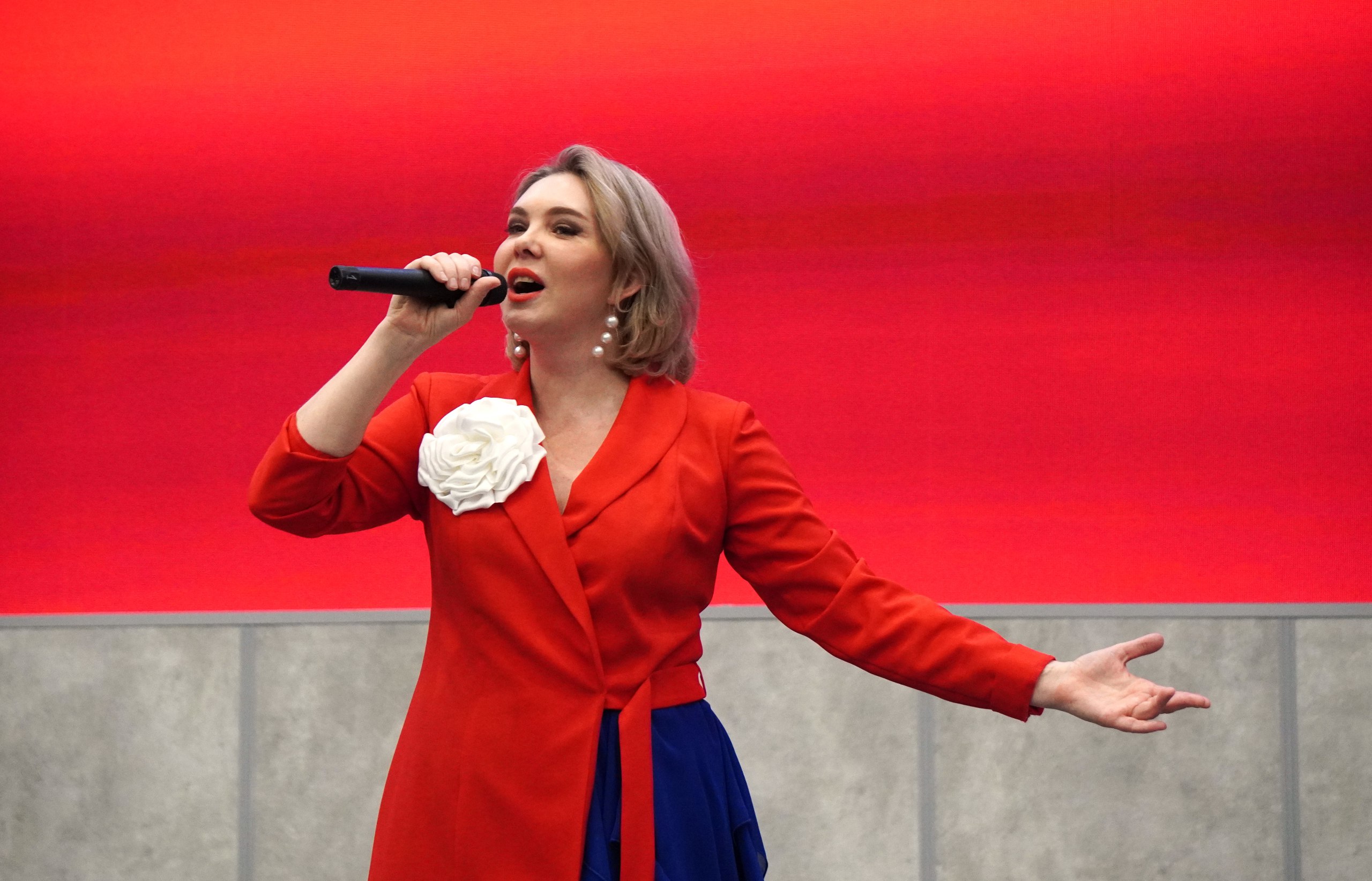 Сегодня, в Ярославов день, в ИНТЦ «Интеллектуальная электроника – Валдай», Александр Розбаум вручил студентам именные стипендии Мэра Великого Новгорода Сегодня, в Ярославов день, в ИНТЦ «Интеллектуальная электроника – Валдай», Александр Розбаум вручил студентам именные стипендии Мэра Великого Новгорода