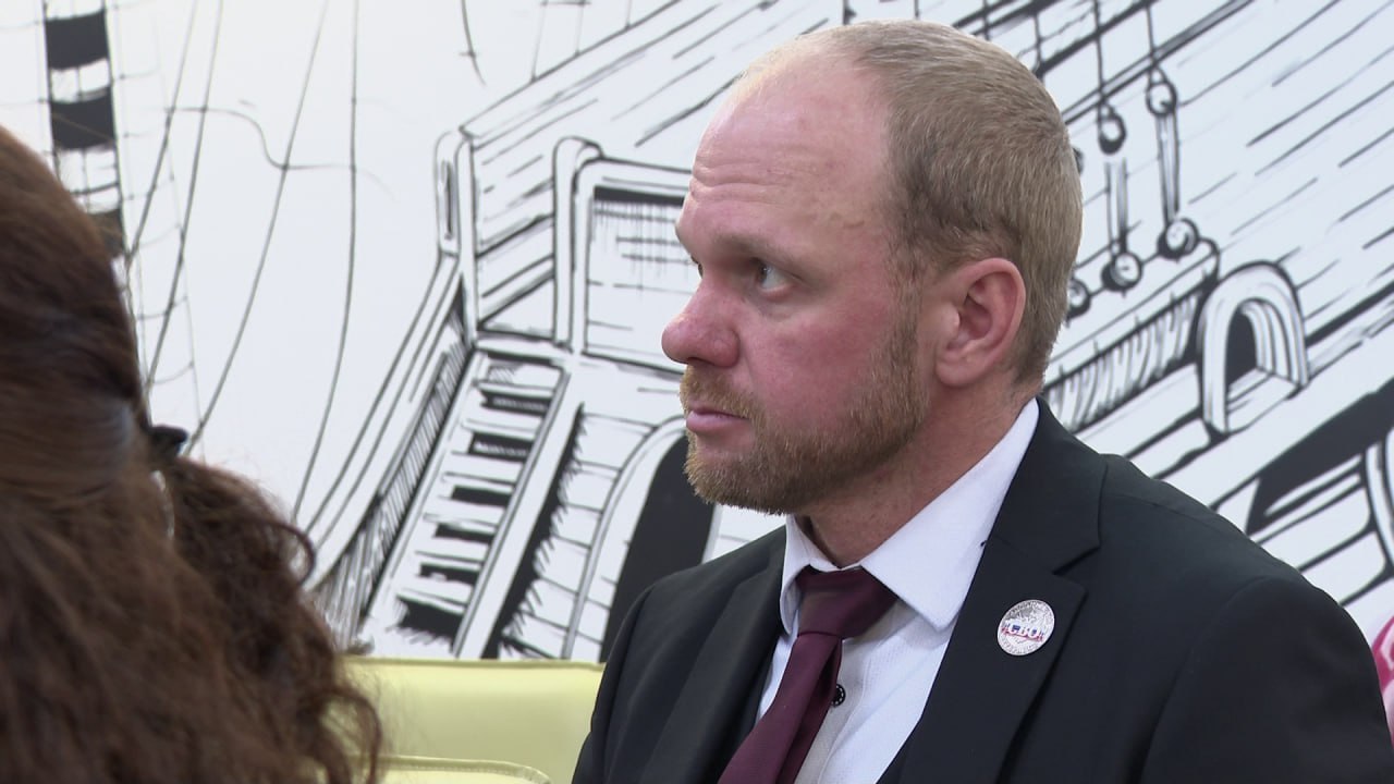 Участник проекта «СВОи Герои 53» рассказал о создании кухонных изделий