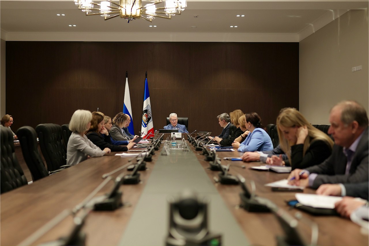 Члены комитета по бюджету, налогам и тарифам под руководством Анатолия Федотова согласовали проект закона об областном бюджете на 2026 год и на плановый период 2027 и 2028 годов