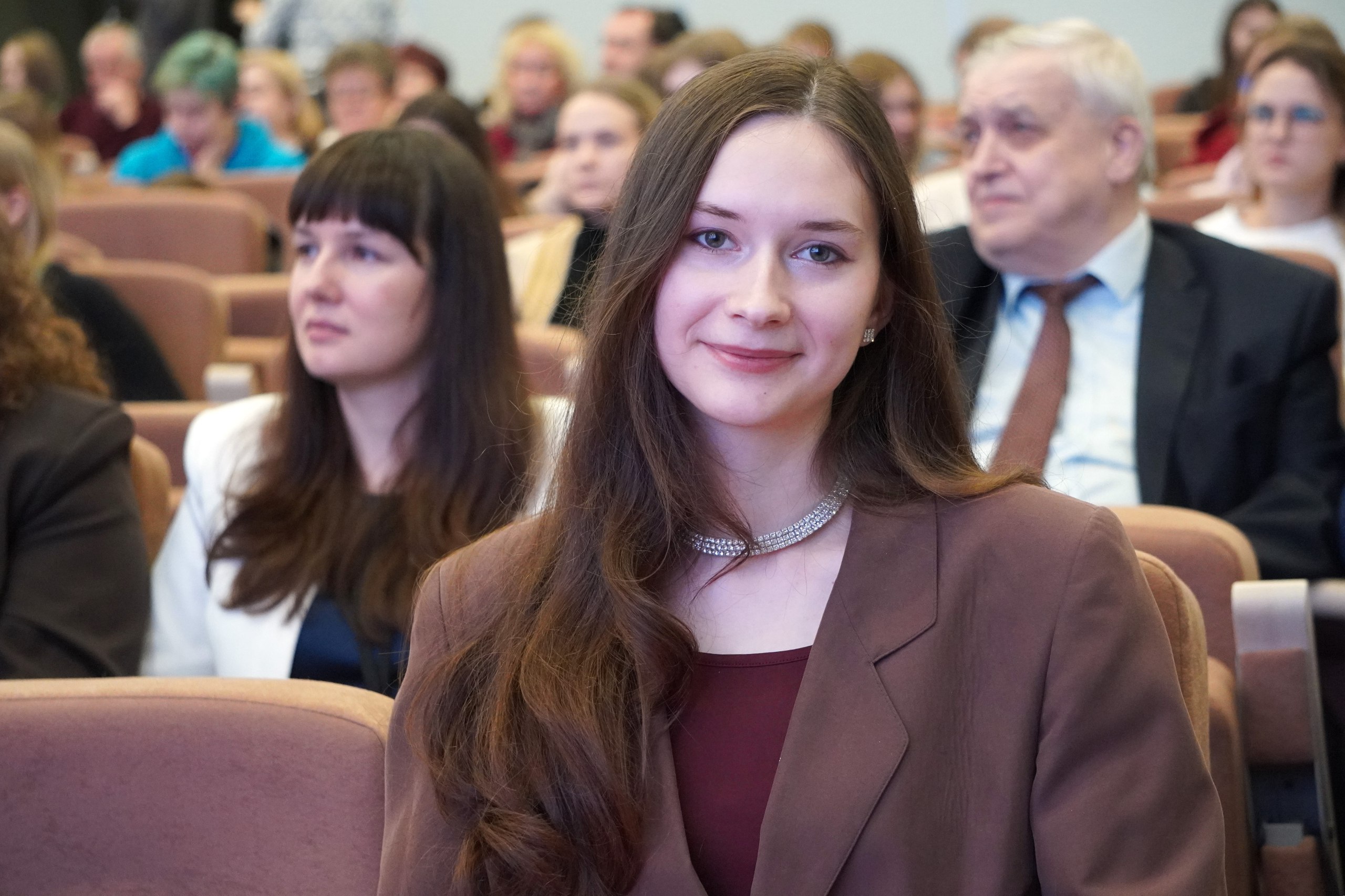 Сегодня, в Ярославов день, в ИНТЦ «Интеллектуальная электроника – Валдай», Александр Розбаум вручил студентам именные стипендии Мэра Великого Новгорода Сегодня, в Ярославов день, в ИНТЦ «Интеллектуальная электроника – Валдай», Александр Розбаум вручил студентам именные стипендии Мэра Великого Новгорода