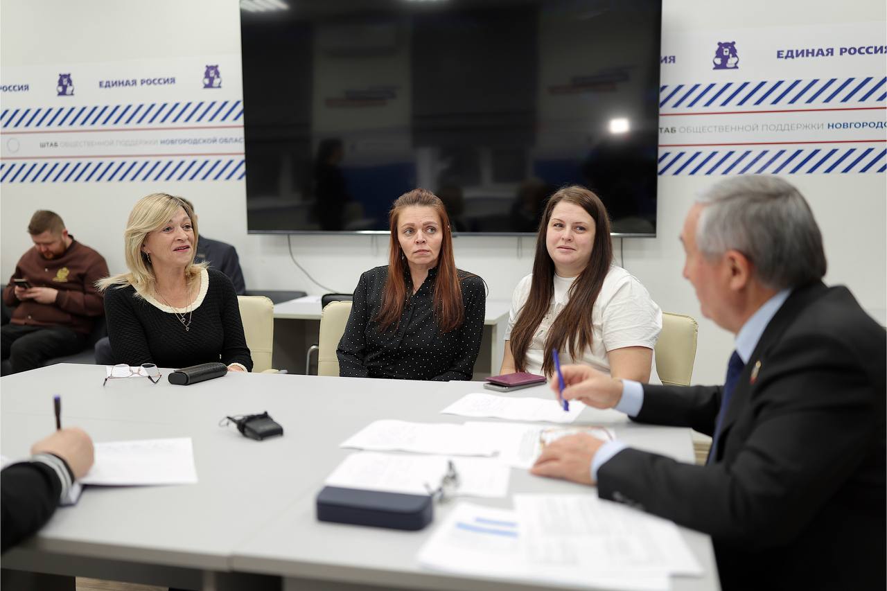 Завершилась Декада приёмов граждан в региональной и местных общественных приемных «Единой России» Завершилась Декада приёмов граждан в региональной и местных общественных приемных «Единой России»