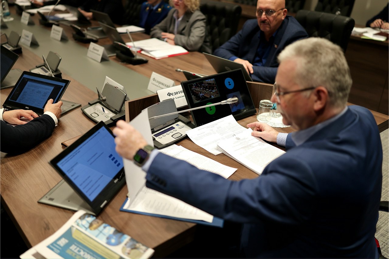 Члены комитета по бюджету, налогам и тарифам под руководством Анатолия Федотова согласовали проект закона об областном бюджете на 2026 год и на плановый период 2027 и 2028 годов Члены комитета по бюджету, налогам и тарифам под руководством Анатолия Федотова согласовали проект закона об областном бюджете на 2026 год и на плановый период 2027 и 2028 годов