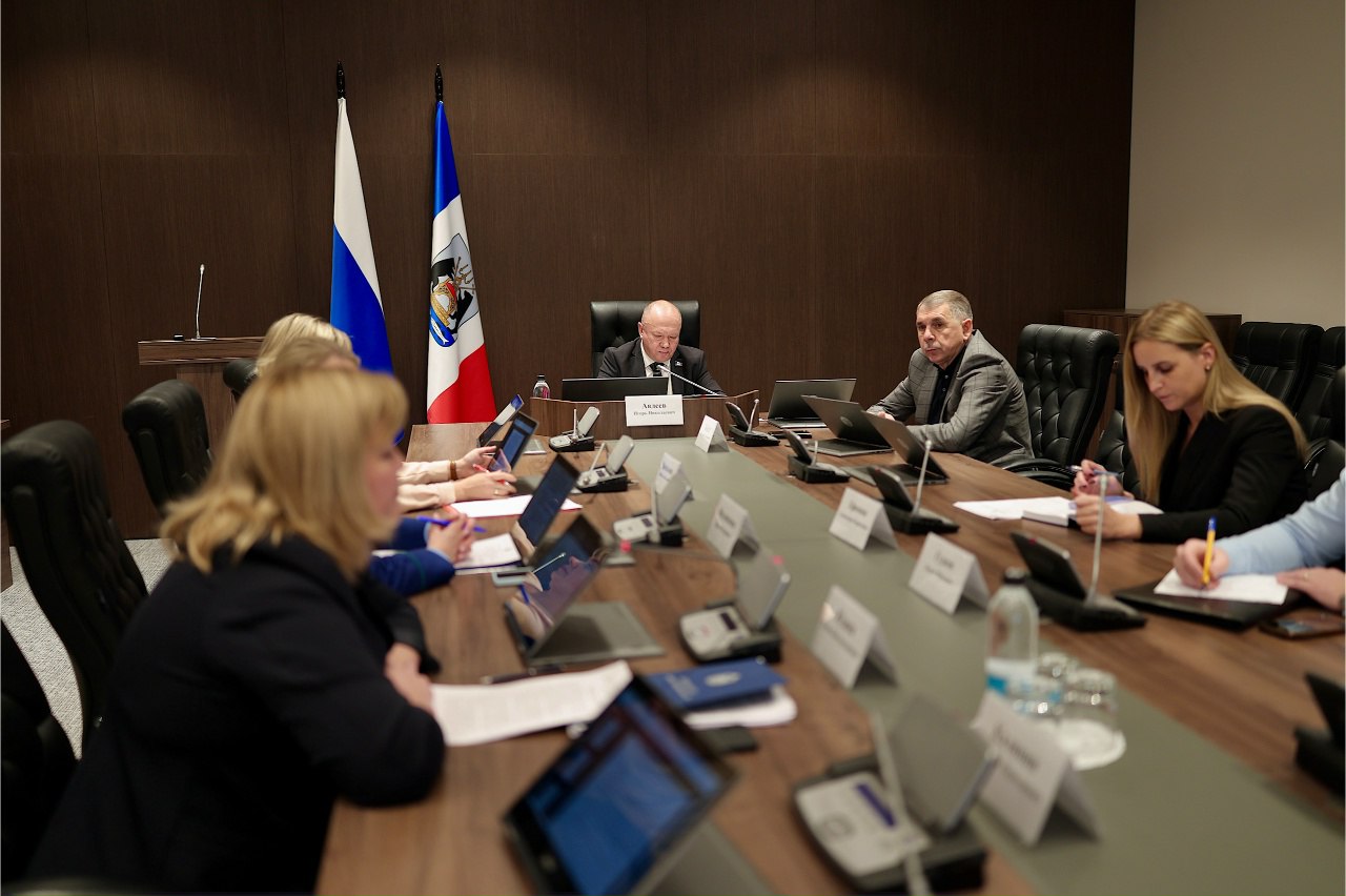 Сегодня в Новгородской областной Думе прошли заседания комитетов: Сегодня в Новгородской областной Думе прошли заседания комитетов: