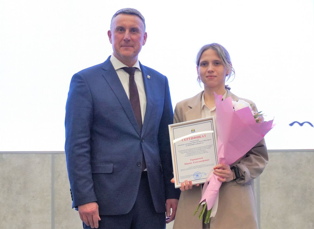 Александр Розбаум: Сегодня в Ярославов день, праздник просвещения и науки, вместе с заместителем Губернатора Новгородской области Оксаной Анатольевной Белокрыловой поздравил сотрудников и студентов Новгородского... Александр Розбаум: Сегодня в Ярославов день, праздник просвещения и науки, вместе с заместителем Губернатора Новгородской области Оксаной Анатольевной Белокрыловой поздравил сотрудников и студентов Новгородского...