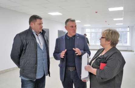 Мэр города Александр Розбаум посетил школу № 33, где завершился капитальный ремонт