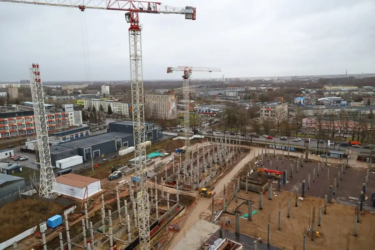 Строительство кампуса в Великом Новгороде идёт в три смены Строительство кампуса в Великом Новгороде идёт в три смены