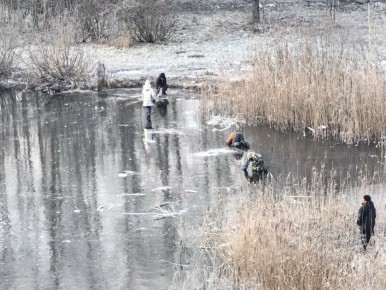 В Великом Новгороде дети вышли на тонкий лёд