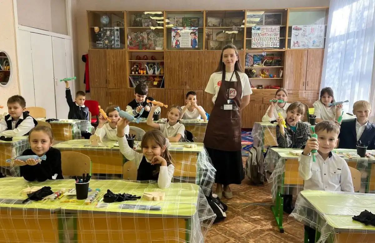 Новгородцы неделю проводили мастер-классы для детей на Донбассе