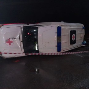 В Крестецком округе машина скорой помощи с роженицей попала в аварию