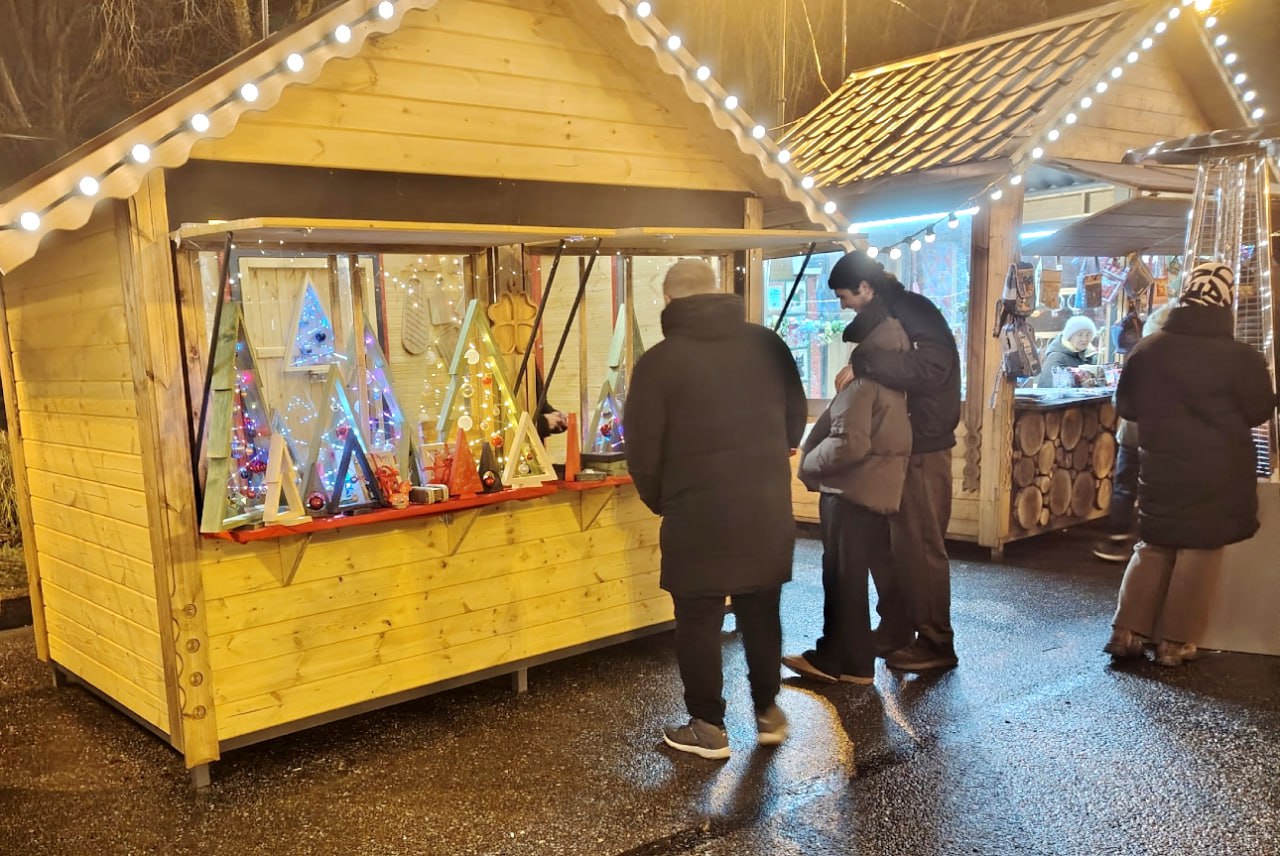 От плошки до ёлочной игрушки: что предлагает новгородский «Новогодний торг»