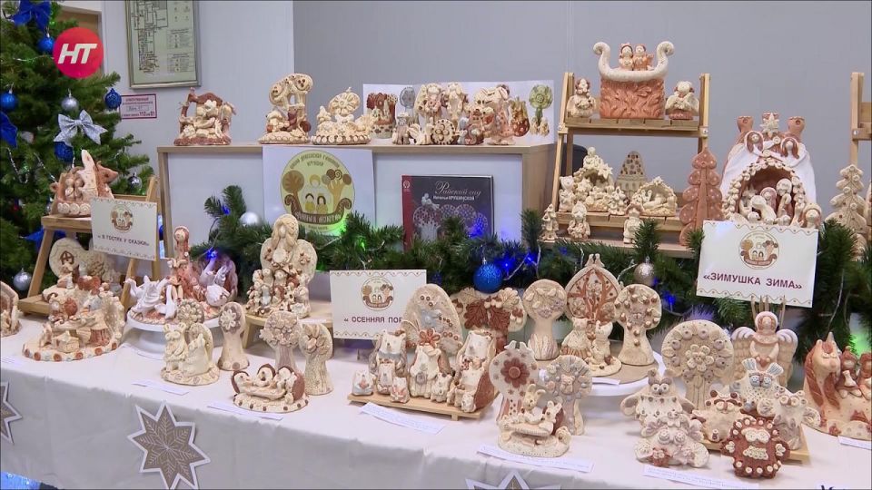 В новгородском РИПР прошла благотворительная ярмарка новогодних подарков ручной работы
