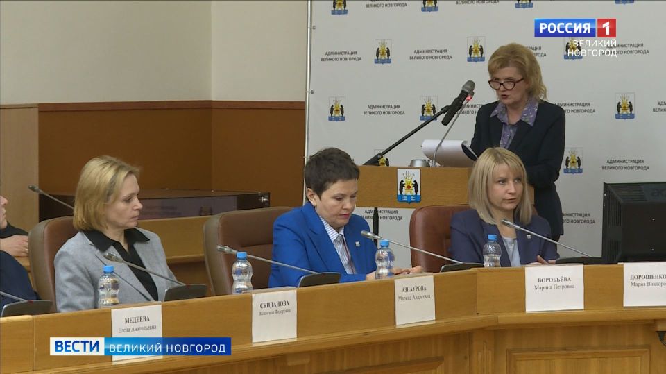 В администрации Великого Новгорода прошло расширенное аппаратное совещание по подготовке к новогодним праздникам