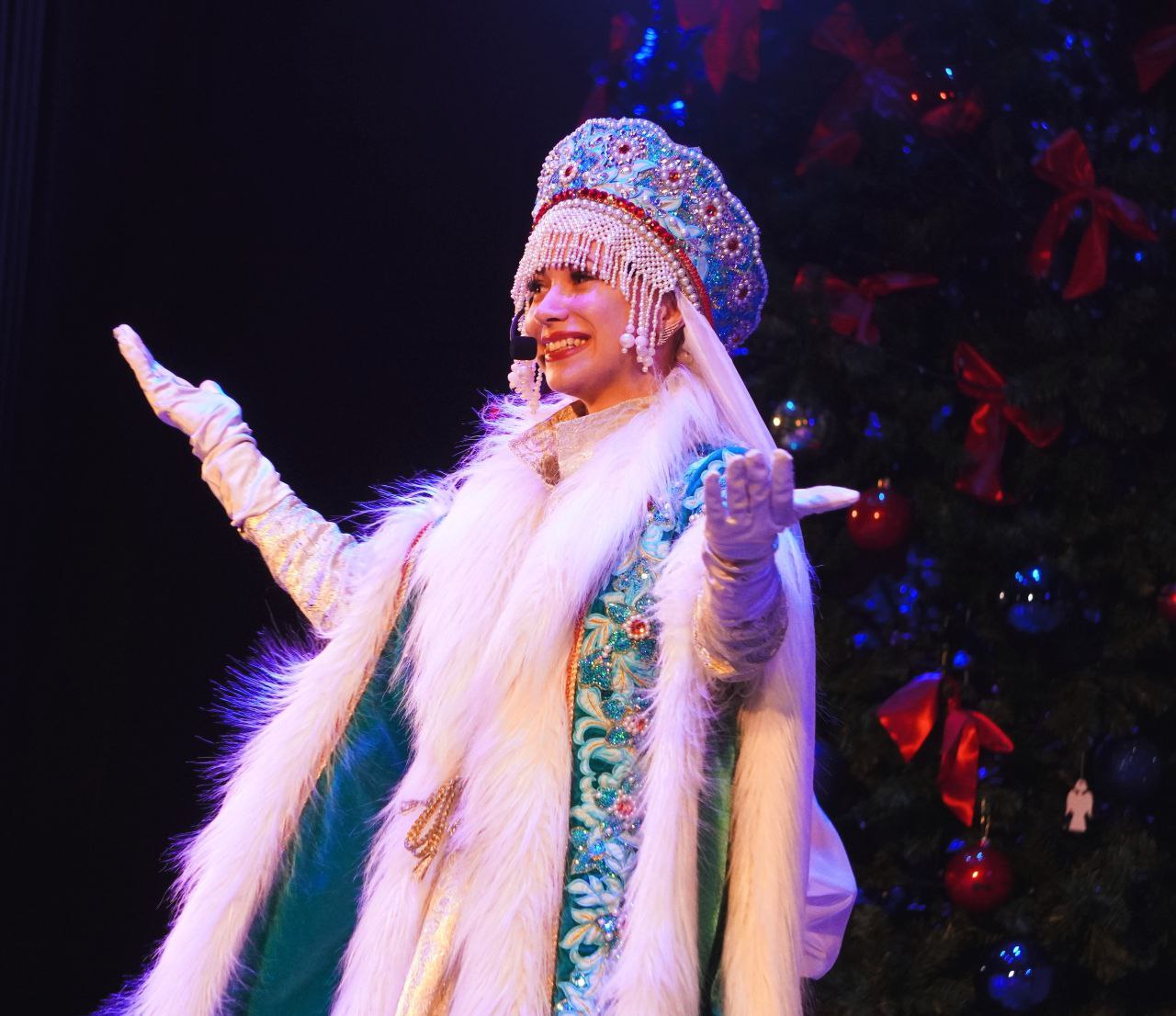 Александр Розбаум: Дорогие друзья!. Сегодня в центре культуры и искусства "Диалог" состоялось новогоднее представление "Ёлка мэра" – 2025 Для каждого ребенка Новый год – праздник чудес и доброты, радости и исполнения желаний Александр Розбаум: Дорогие друзья!. Сегодня в центре культуры и искусства "Диалог" состоялось новогоднее представление "Ёлка мэра" – 2025 Для каждого ребенка Новый год – праздник чудес и доброты, радости и исполнения желаний