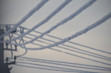 Энергетики продолжают устранять последствия неблагоприятных погодных условий